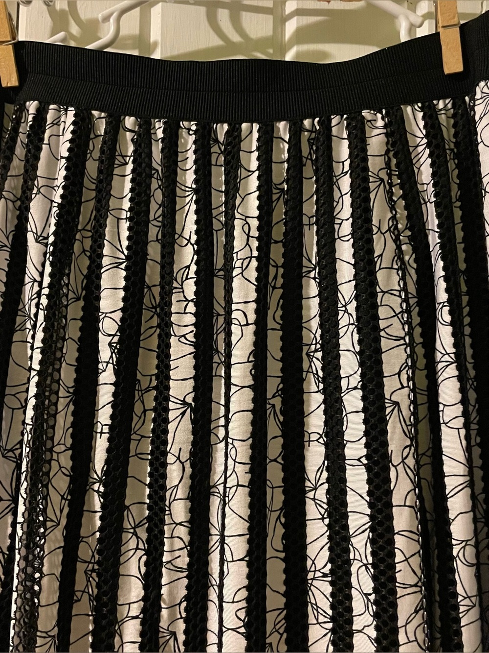Alfani black and white printed pleated mesh overlay midi skirt-medium like new